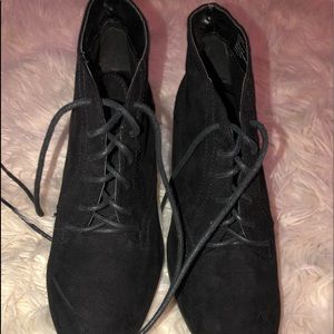 white mountain heels